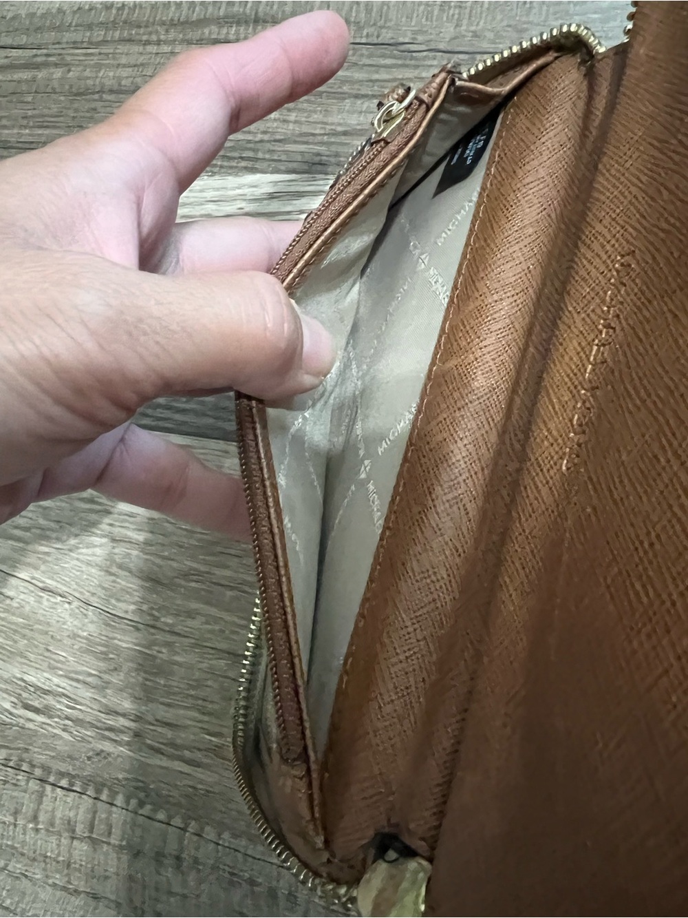 *Rehab* Michael Kors Women’s Beige Signature Zip Wallet - Picture 7 of 7